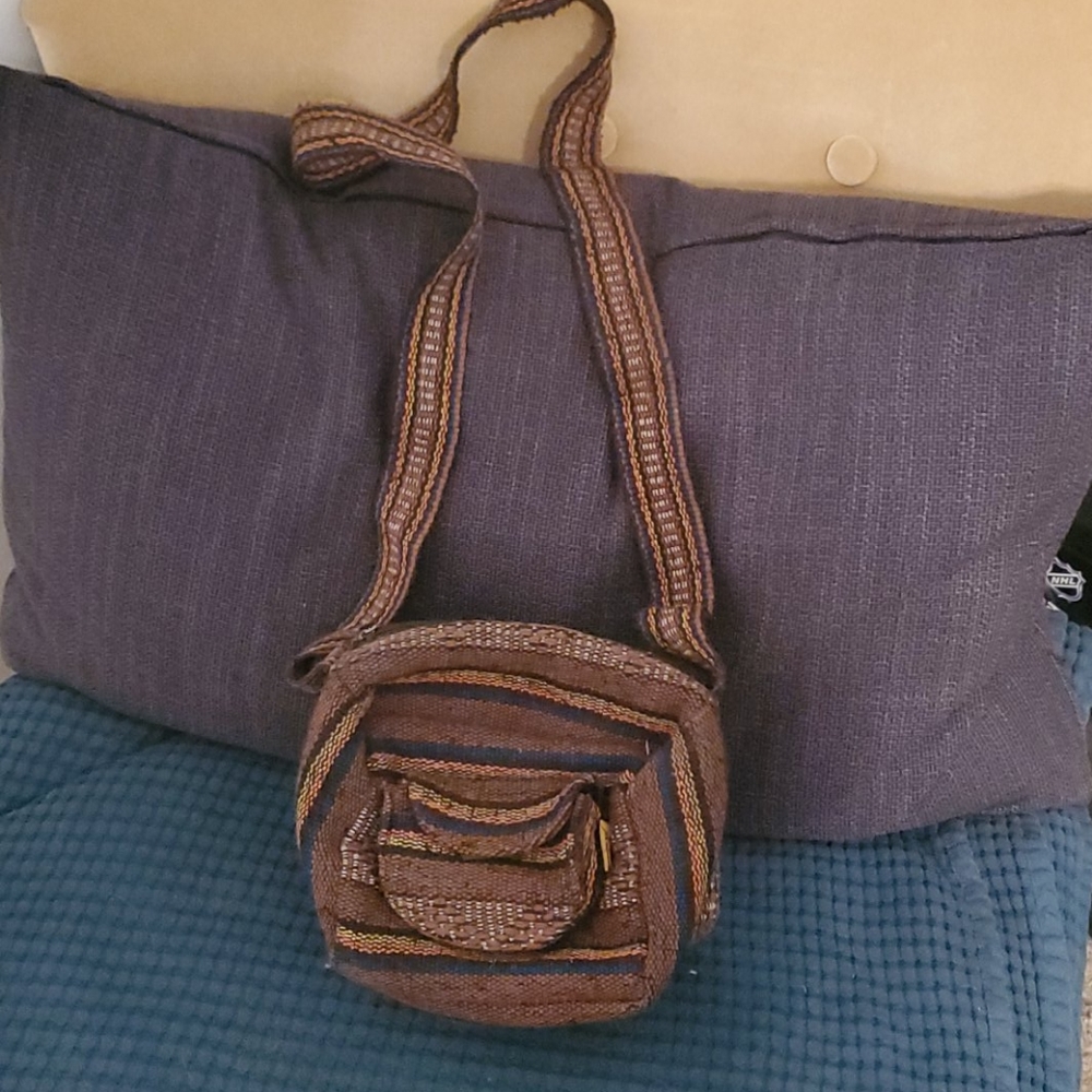 Small cube fabric crossbody